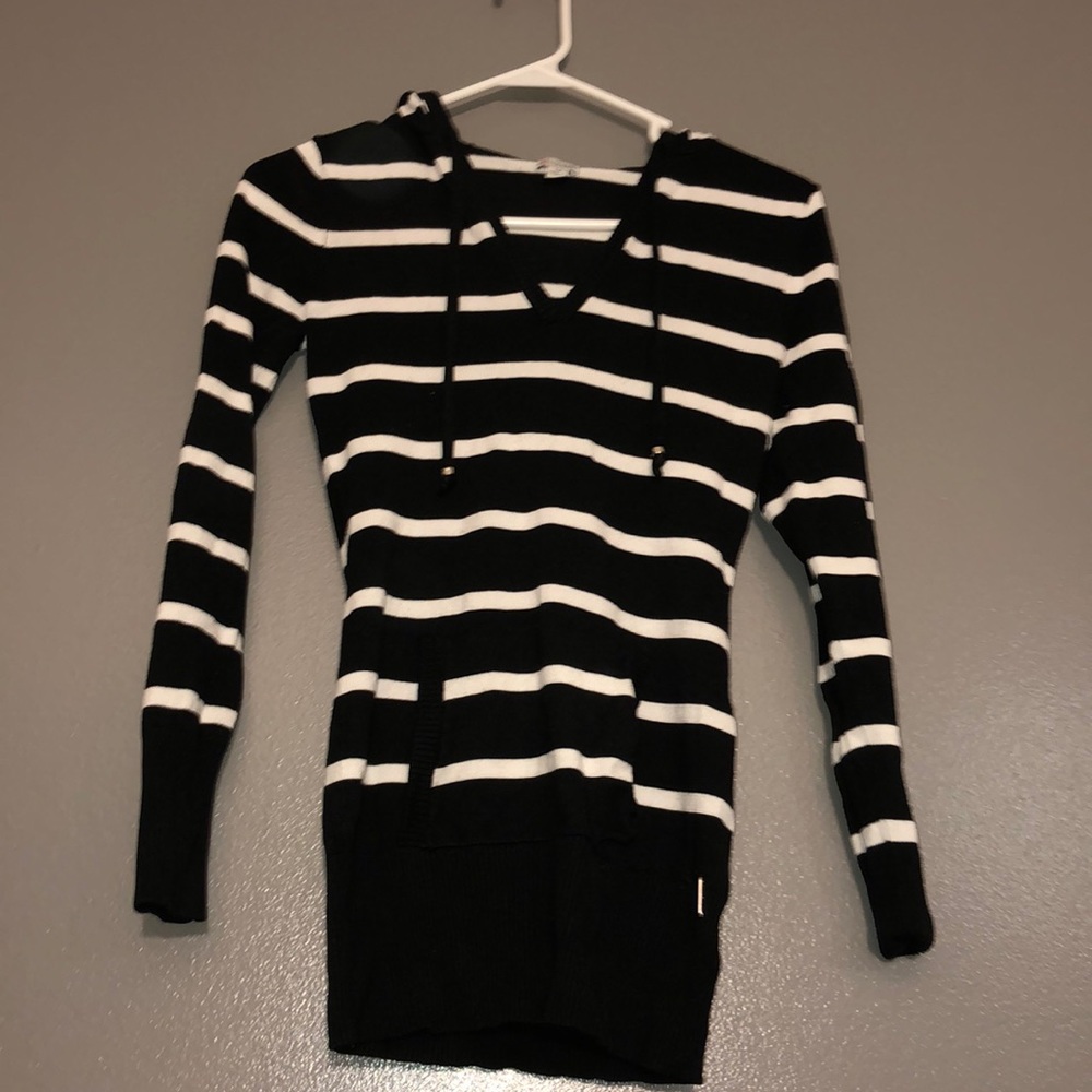 GUESS sweater